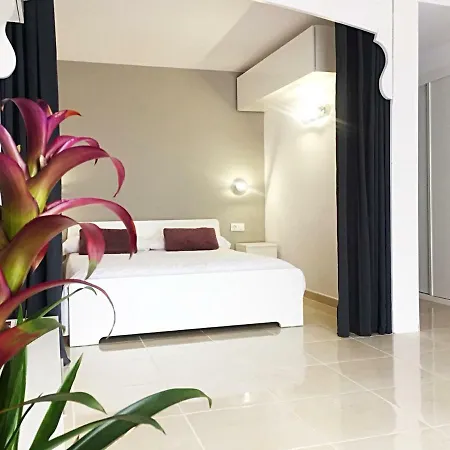 Super Tidy Holiday Studio لوس كريستيانوس