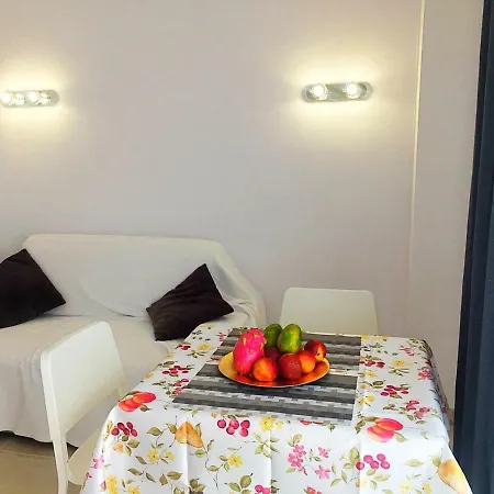 Apartment Super Tidy Holiday Studio *